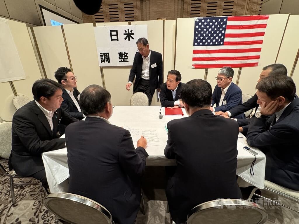 首頁 / 政治台海危機兵推灰色地帶 賴怡忠籲台美日速建協調機制2024/7/14 09:50（7/14 09:56 更新）日本智庫「日本戰略研究論壇」（JFSS）第4屆台海危機兵推13日登場，國防安全研究院參與。扮演「台灣總統」的遠景基金會董事長賴怡忠說，2027年共軍武力犯台可能性高，美日台應儘速建立協調機制。 圖/中央社