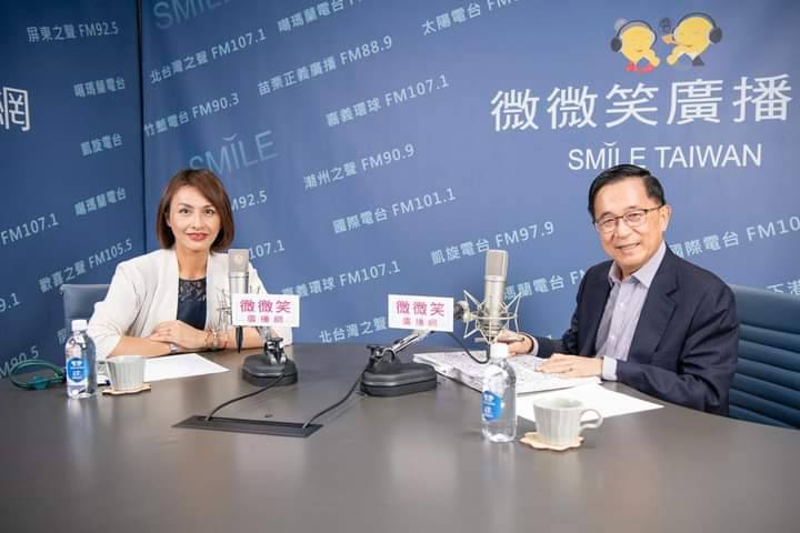 邱議瑩(左)上《微微笑廣播網》《有夢上水》節目接受陳水扁(右)專訪， 圖：翻攝邱議瑩臉書