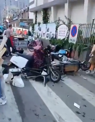 江蘇連雲港車禍 圖:翻攝自X/德潤傳媒