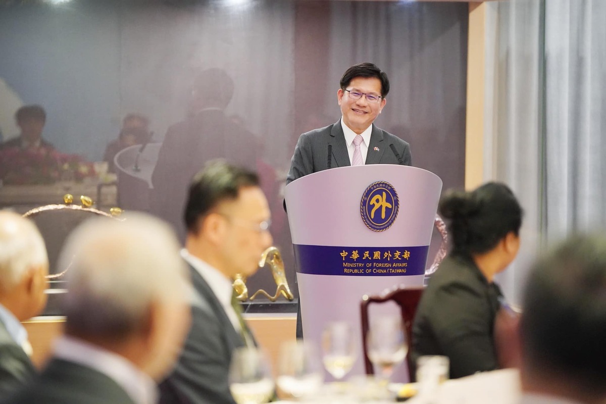 外交部長林佳龍設宴款待友邦馬紹爾群島共和國國會議長瓦西訪團一行。 圖：翻攝自林佳龍臉書