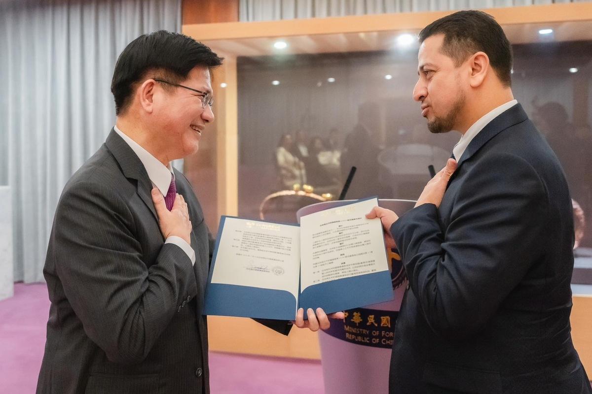 友邦瓜地馬拉國會議長羅慕斯率團來訪，外交部長林佳龍連續兩天與訪團交流。 圖：翻攝自林佳龍臉書