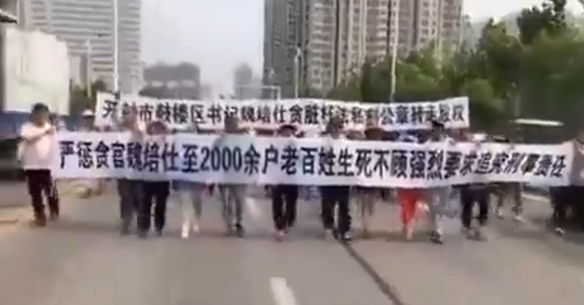 河南省開封市爆發抗議示威游行。 圖：翻攝自雪柔 X（前推特）帳號