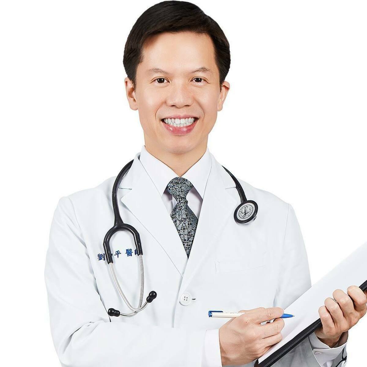 知名心臟權威醫師劉中平表示，夏季護心要多喝水，但不要吃太多冰。若有胸悶、心跳加快等5大症狀要即刻就醫。 圖：翻攝自劉中平醫師的心臟科筆記