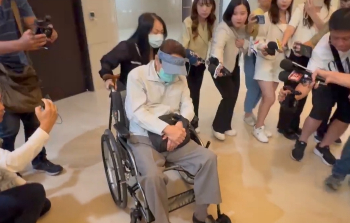 楊兆麟12日現身桃園地方法院羈押庭，法院裁定維持原判1000萬元交保，不過高院最新裁定檢方抗告有理，發回地院重裁。 圖：林昀真/翻攝