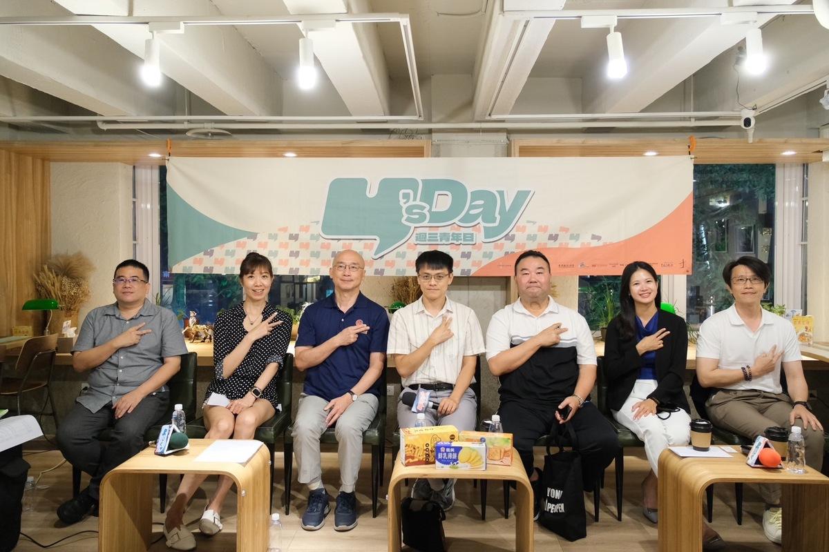 Y’s Day「週三青年日」17日晚上舉辦第62場活動「挑戰世界之巔—台灣健兒的奧運之路」。舞台上由左至右為石明謹、楊欣怡、林佳和、陳方隅、趙士強、林亮君、董思齊。 圖：Y’s Day「週三青年日」提供