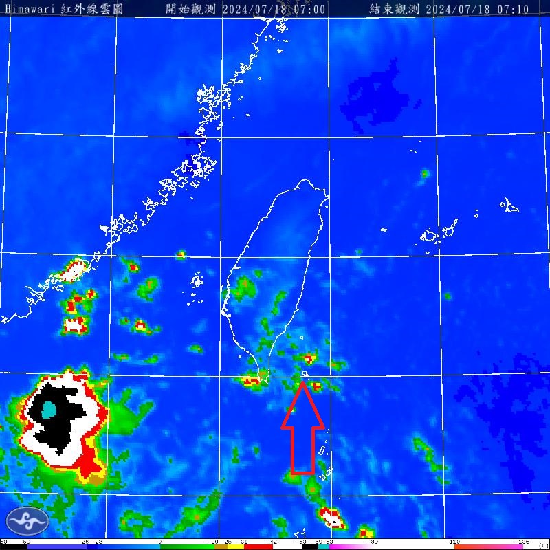 今天仍時熱爆的天氣，前氣象局長鄭明典以衛星雲圖指出，台灣上空高壓仍然很強，但是低層水氣稍有增多（箭頭處），稍微提升午後對流的機率。 圖：中央氣象署／提供