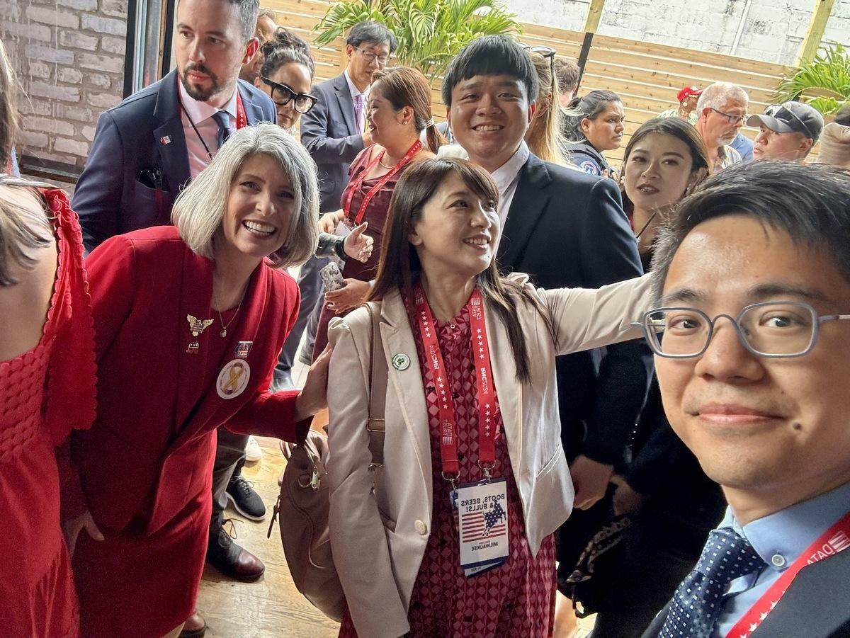 民進黨代表出席2024共和黨全國黨代表大會，並與各國政要互動。 圖：民進黨提供