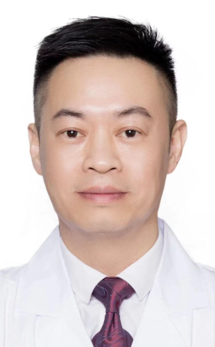 汕頭市龍湖區第二人民醫院院長黃宏佳。 圖:翻攝自 Daniel Fang  X