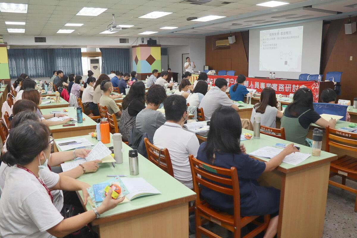 南部七縣市學生輔導諮商中心專業輔導人員分享及交流。 圖：高雄市教育局/提供