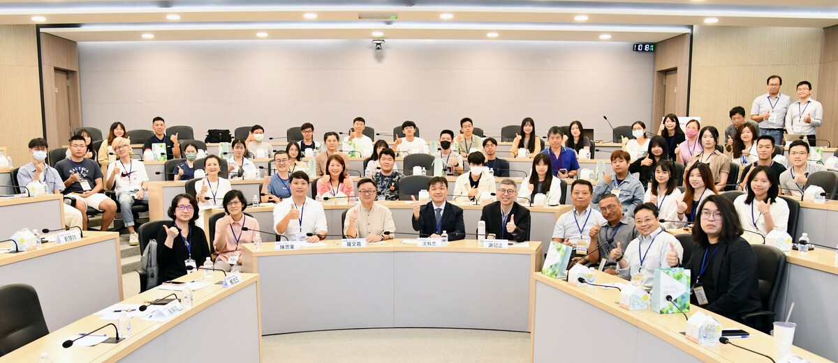 海基會19日舉辦第17屆「台生研習營」，副董事長羅文嘉親自到場勉勵學子。 圖：海基會提供