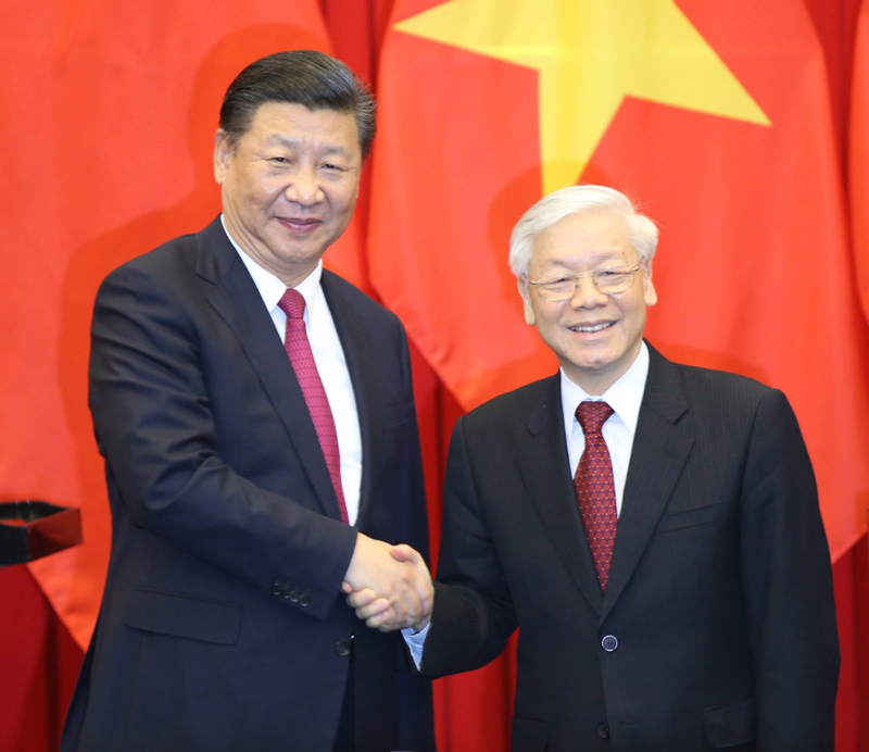 網友戲稱習近平也擁有死亡之握，圖右為剛去世的越共總書記阮富仲。 圖;翻攝自 pochita X