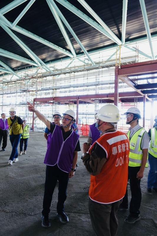 羅文嘉參訪水頭港旅運中心新建工程。 圖 : 海基會/提供