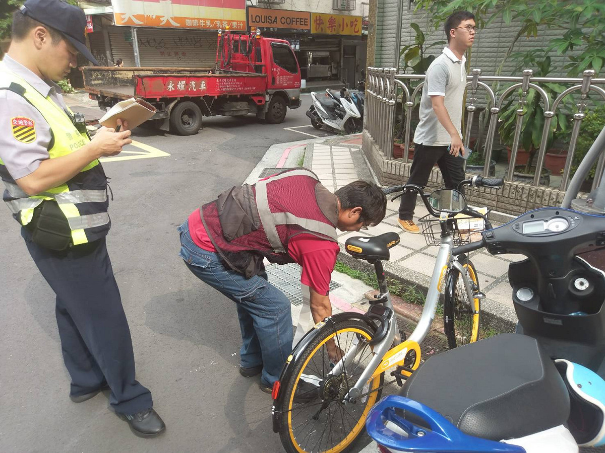 消保處表示，如果消費者因違停oBike而遭罰款，可依定型化契約，主張業者未盡告知責任。 圖 : 台北市政府交通局/提供