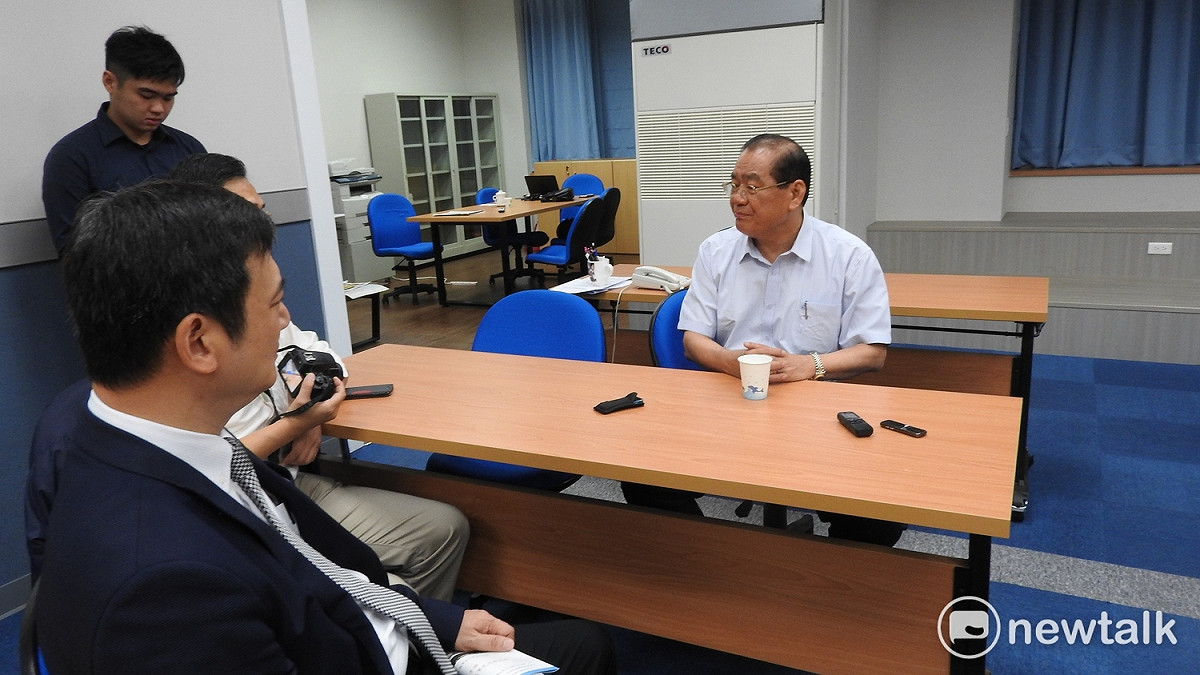 國民黨準黨魁吳敦義將於8月20日上任，代理黨部秘書長曾永權今天到任，上午他先巡視黨部各部門，並到新聞中心視察。 圖：趙婉淳／攝