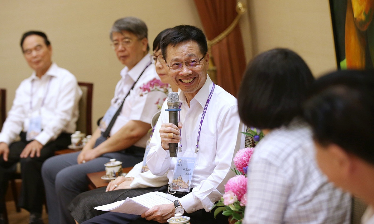蔡英文13日在總統府內接見「世界台灣商會聯合總會」第23屆回國訪問團。 圖：總統府提供
