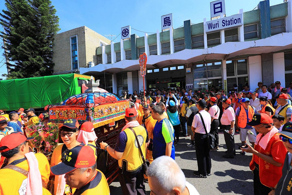 彰化南瑤宮媽祖搭火車到烏日進入台中，參加百年媽祖嘉年華。  圖:翻攝自台中市長林佳龍臉書
