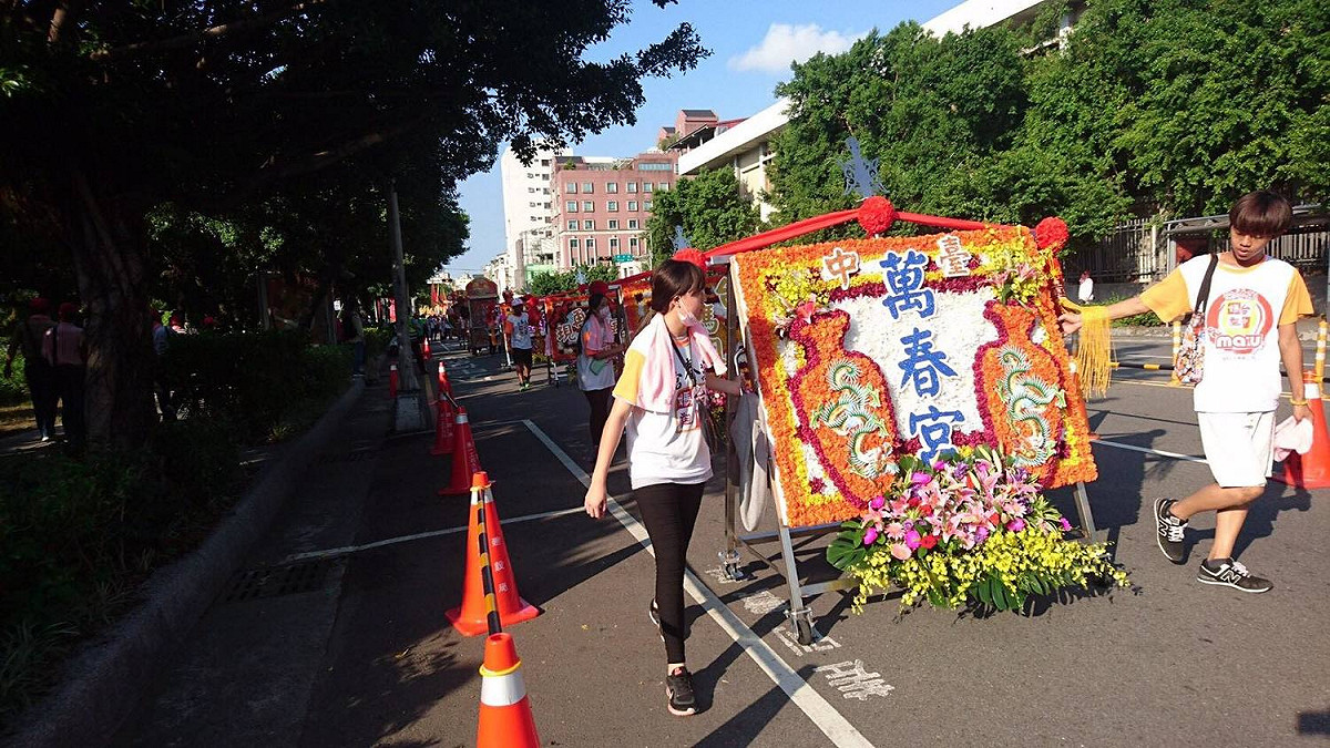 「百年媽祖會 眾神護台中」聯合遶境今(15)日起駕，從台灣體育大學體操館，行經萬春宮、台中火車站及樂成宮，往返遶行9.4公里。 圖:台中市政府提供