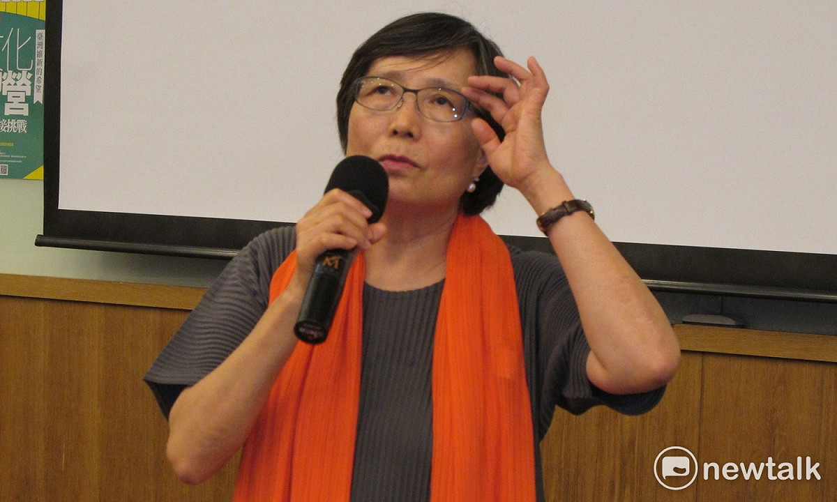 總統府資政葉菊蘭15日出席第26屆新文化研習營擔任講師。 圖：林朝億/攝