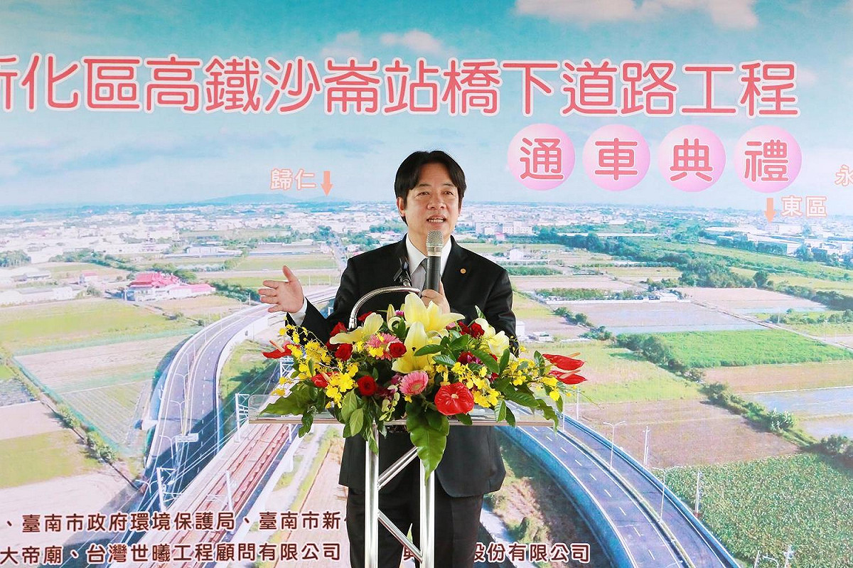 台南市長賴清德說明，為解決南科交通問題，市府積極爭取中央經費興辦多項交通工程。 圖：台南市政府