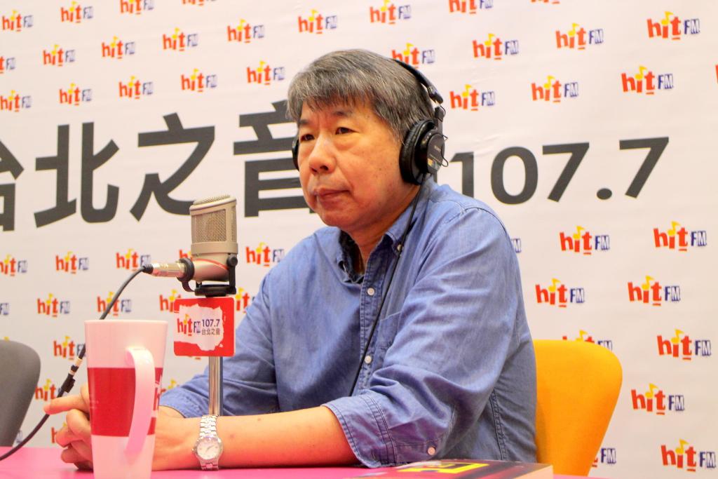 張亞中接受《蔻蔻早餐》專訪，呼籲國民黨應該討論「路線」，他及洪秀柱所表態的一中同表是主權共有而治權分開，「分治不分裂，有什麼不對？」 圖: 《蔻蔻早餐》/提供