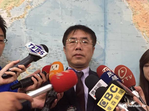 立委選區和席次正由中選會重新劃分，根據中選會初步試算結果，台南市應該要增加1席，黃偉哲指出，台南縣市合併升格時就應該增加席次，已經晚了7至8年。  圖:新頭殼資料照