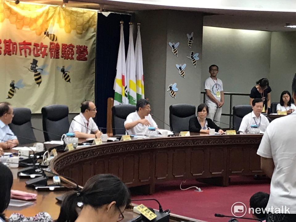 台北市長柯文哲今（17）日上午出席「嗡嗡嗡市政小蜜蜂」暑期市政體驗營-第三梯次開幕式。 圖 : 周煊惠／攝