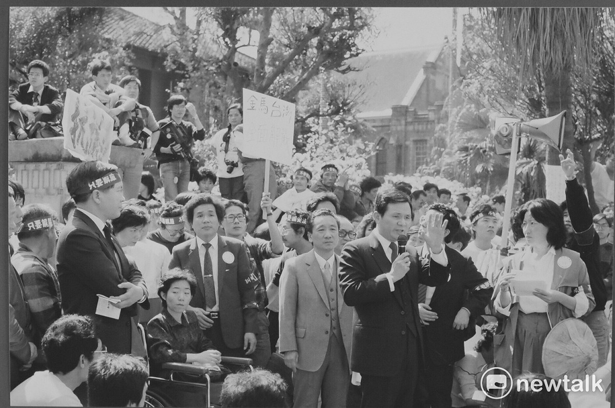 1987年519抗争。左座輪椅為當時的民進黨立委吳淑珍，還有民進黨新系大佬吳乃仁，前民進黨立委康寧祥，前民進黨立委也是前監委的黃煌雄(手持麥克風者) 圖攝影邱萬興提供