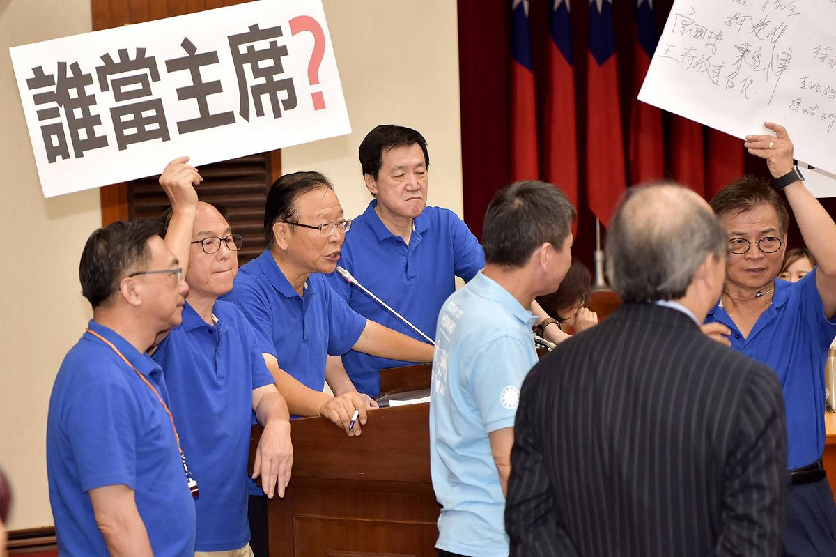 國民黨團總召林德福表示，藍委羅明才是財委會召委，轟民進黨團未經協商，排定民進黨立委王榮璋為會議召委(聯會主席）。 圖:翻攝林德福臉書