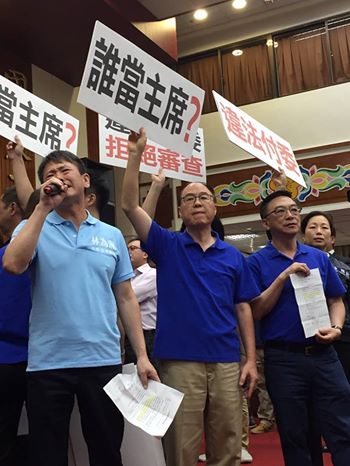 為了審查前瞻預算，立法院臨時會今天召開財政委員會等7委員會聯席會，藍委抓住「誰是會議主席」議題，就吵了一個上午，這樣戲碼恐怕要上演四天。 圖:翻攝林為洲臉書