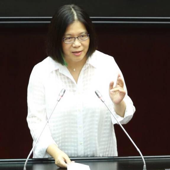 管碧玲呼籲政院撤回勞保條例修正案 圖：翻攝自管碧玲臉書(資料照)