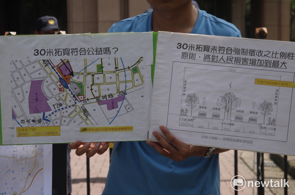 居民李先生質疑，明明是前端往中壢火車站的道路在塞車，為何政府會往後規劃拓寬計畫。 圖：鍾孟軒/攝