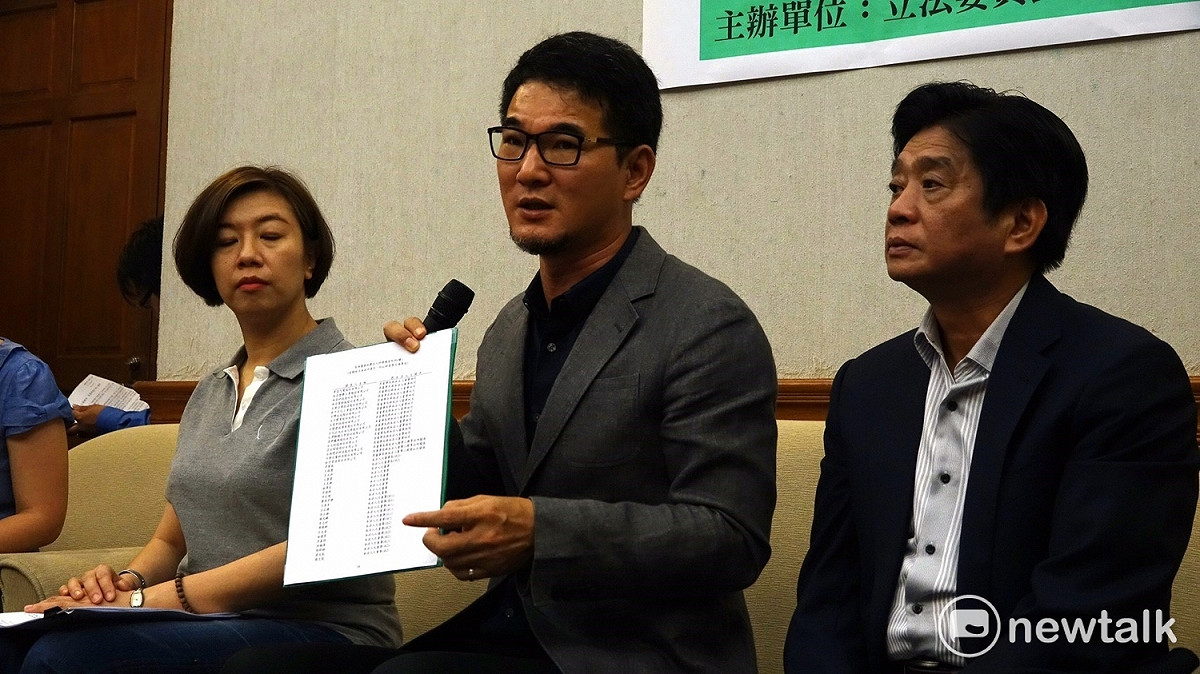 民進黨立委劉建國21日痛批痛批衛福部擺爛，犧牲雲林人就醫權益，並且直指長庚醫院已淪為王家的小金庫，衛福部卻渾然不知。 圖：林人芳／攝