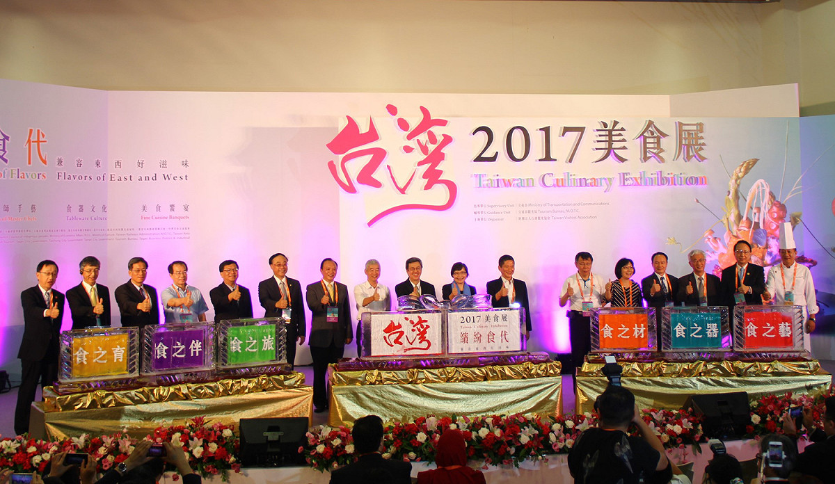 「2017台灣美食展」21日盛大開幕，副總統陳建仁、交通部長賀陳旦、台灣觀光協會會長葉菊蘭及台中市觀光旅遊局長陳盛山均等人與會共襄盛舉。 圖：台中市觀光旅遊局提供