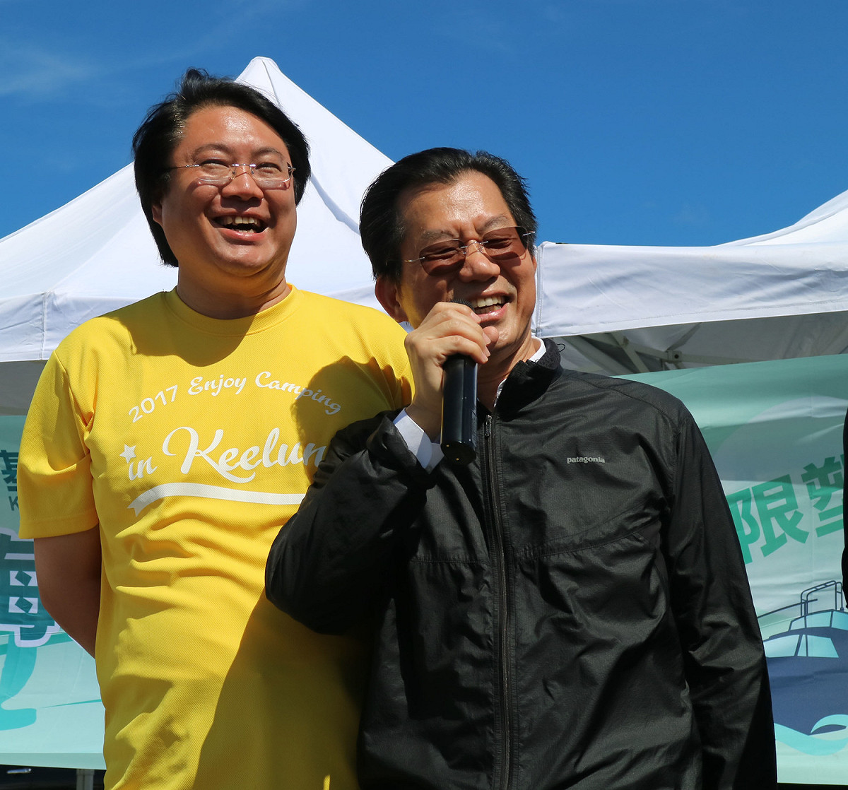 環保署長李應元與基隆市長林右昌一同參與海洋垃圾清除。 圖 : 基隆市政府/提供