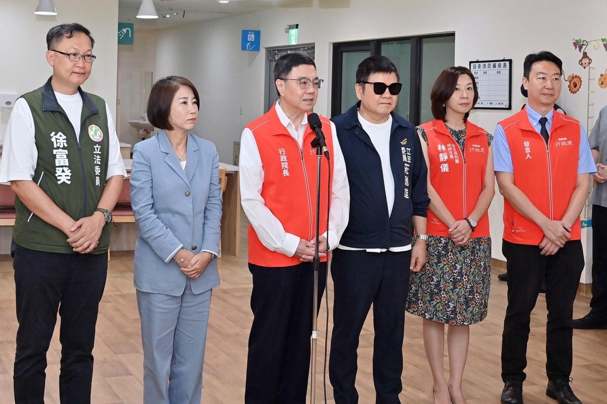 行政院長卓榮泰今（22）天上午視察「屏東縣政府多層級樂活照顧服務園區」前受訪。 圖：行政院提供