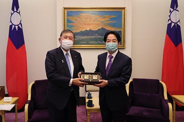 2022年7月28日日本眾議院眾議員石破茂(左)訪問台灣，與時任副總統賴清德會面。 圖：總統府提供(資料照片)