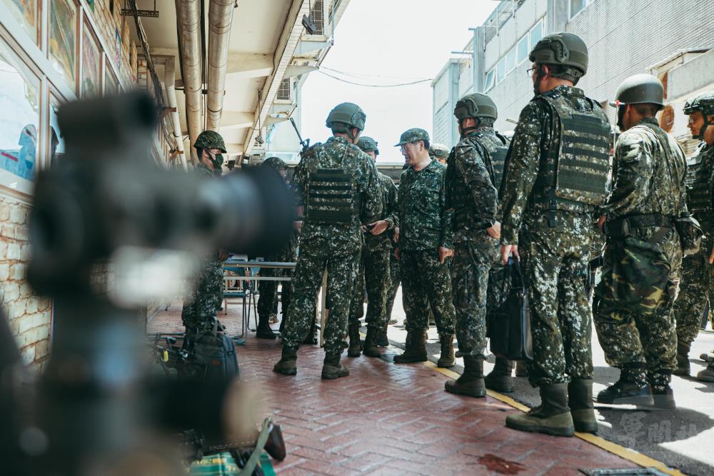 國防部長顧立雄提醒幹部落實召員的生活照顧與訓練要求。 圖：軍聞社提供。