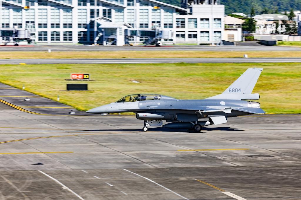 F-16V迅速機動至戰力保存位置 圖：軍聞社提供。