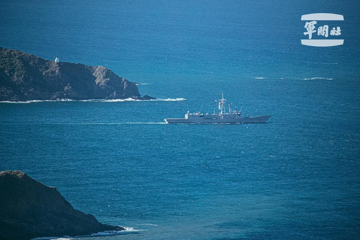 海軍62部隊受令後，緊急出港實施海上機動，展現艦隊訓練成果。 圖：軍聞社提供。