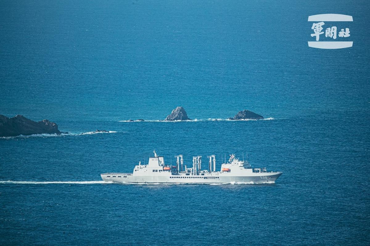 磐石軍艦出港後，往機動位置移動。 圖：軍聞社提供。