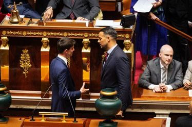 國民聯盟議員弗拉維安·特爾梅特 握手遭拒 圖:翻攝自 X / Eric Morillot