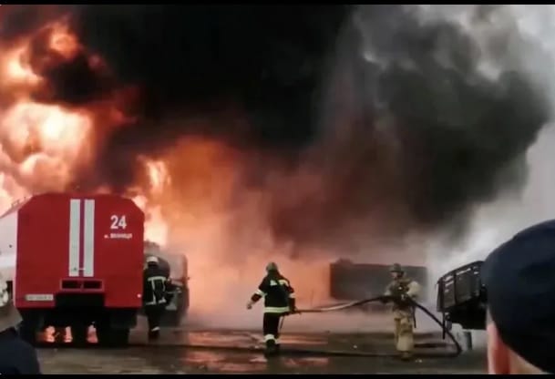 近期俄軍突襲烏克蘭的空軍機場，疑似害怕即將抵達烏克蘭的 F-16 扭轉俄軍的空中優勢。 圖：翻攝自 空天力量