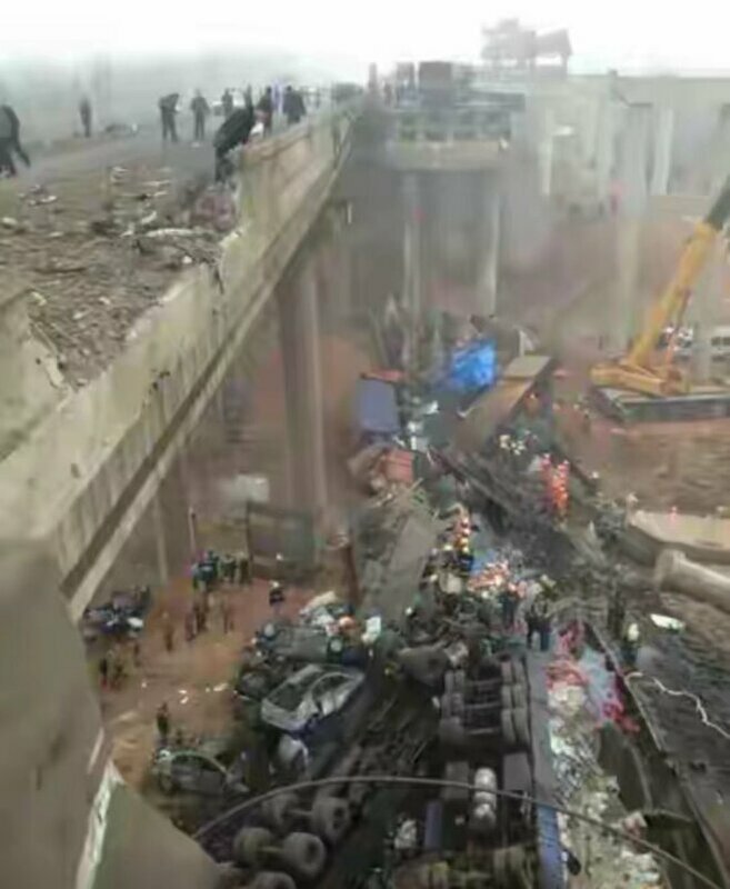 甚至有花費 433 億建成的高速道路，通車剛滿一年就發生嚴重的崩塌事故，造成 43 人死亡、 31 人失蹤。 圖：翻攝自 @iPaulCanada X 帳號
