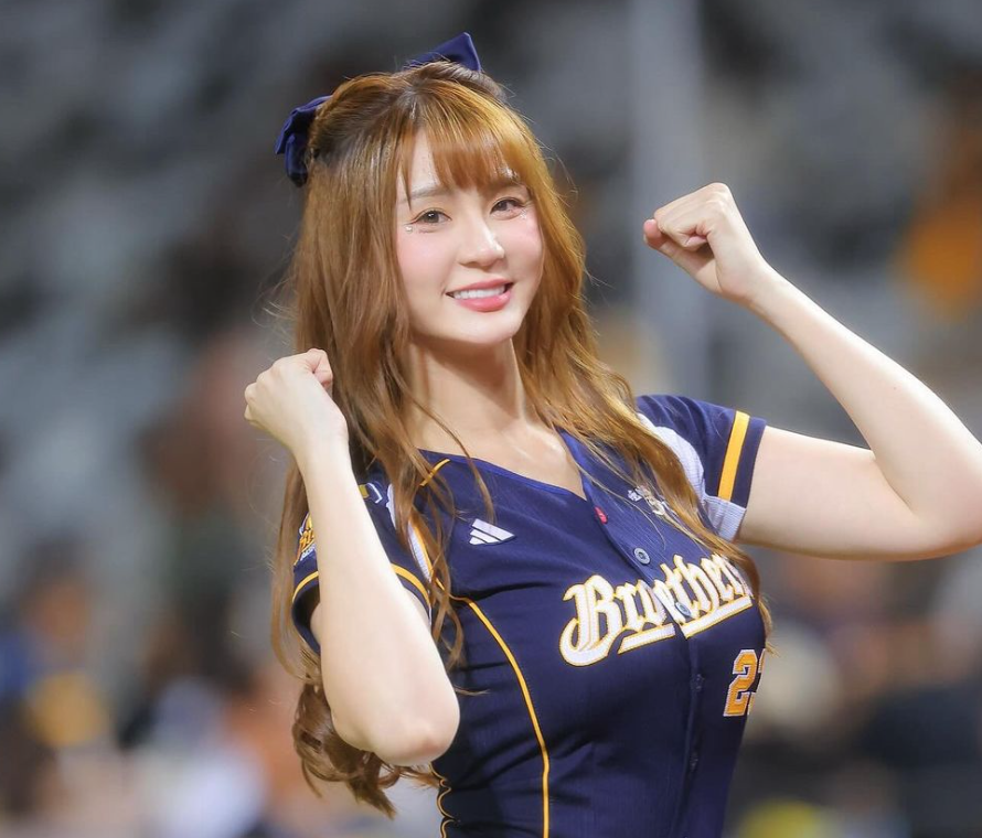 中信兄弟啦啦隊「Passion Sisters」成員短今擁有相當高的人氣。 圖：翻攝自短今IG