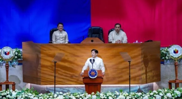 菲律賓總統馬可仕 22 日在馬尼拉發表其任內第三次國情咨文演講，宣布禁止所有離岸博彩業。 圖 : 翻攝自菲律賓總統府官網