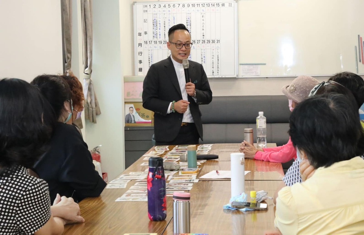 童子瑋證實民政處發函到議會申請一筆「2萬5千份的郵寄費」墊付。 圖：取自童子瑋臉書