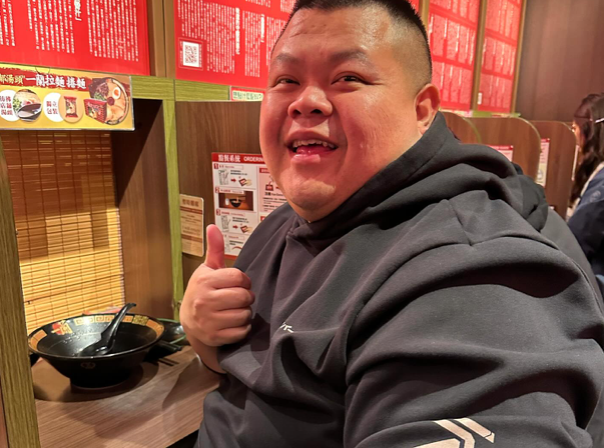大蛇丸與酒店正妹公關「來福」進行兩天一夜的約會行程。 圖：翻攝自大蛇丸IG