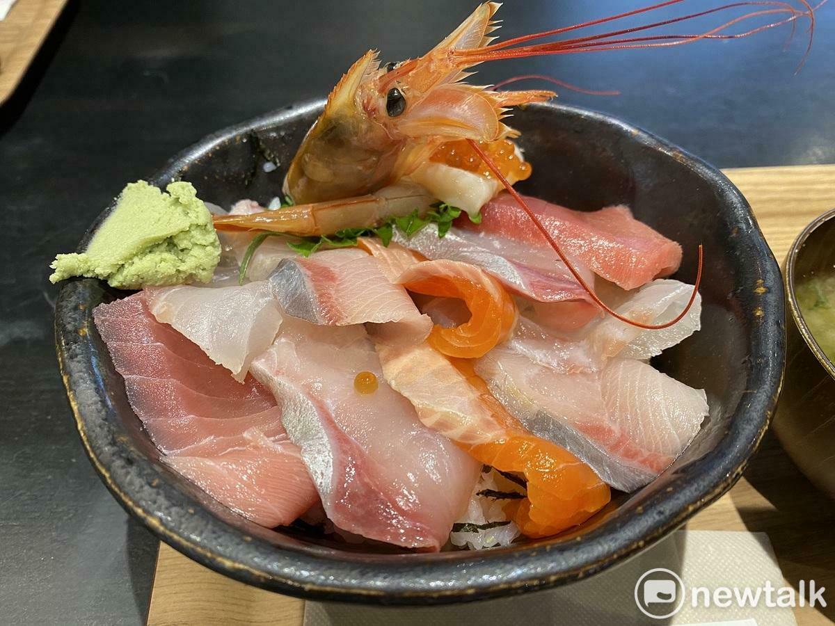 如果不去專敲外國客的7千日圓海鮮丼的店，普通2千日圓也可以吃到心滿意足的海鮮丼。 圖：劉黎兒攝