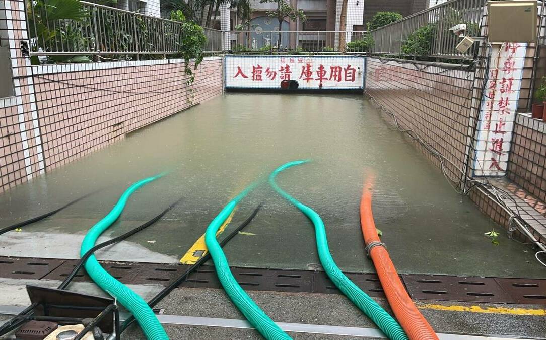 高雄地區時雨量破百！ 台電電力搶修被迫放緩