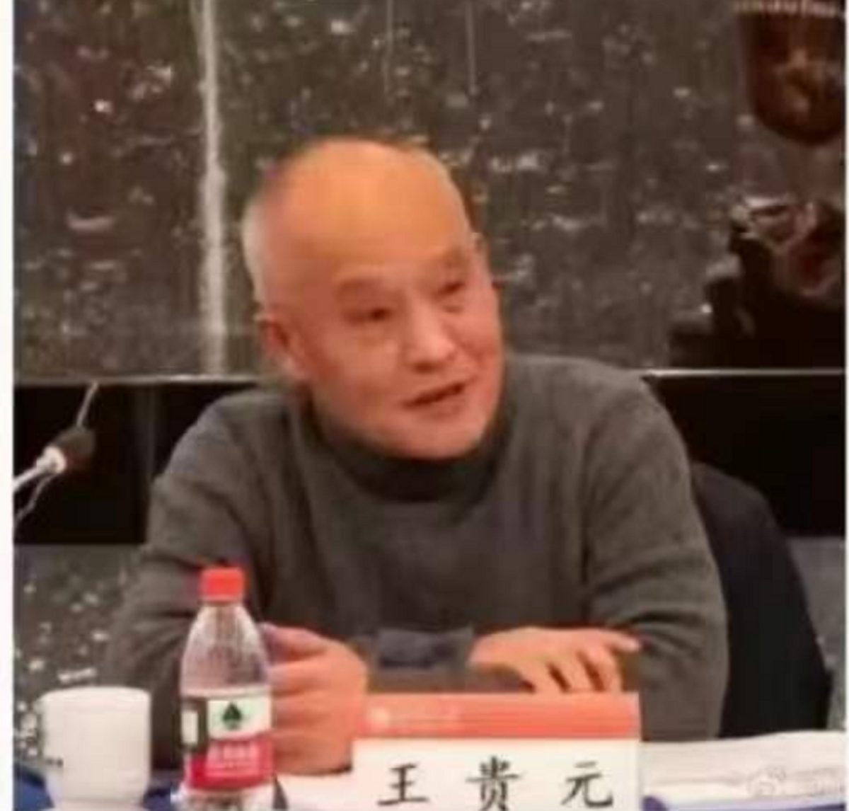 中國人民大學文學院教授王貴元對女學生性騷擾。 圖：翻攝自微博